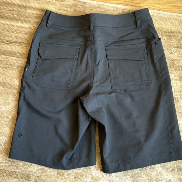 Lululemon men’s shorts - Picture 5 of 8